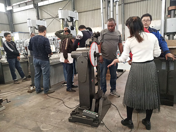 济南威廉希尔williamhill国外客户到厂验收试验机设备